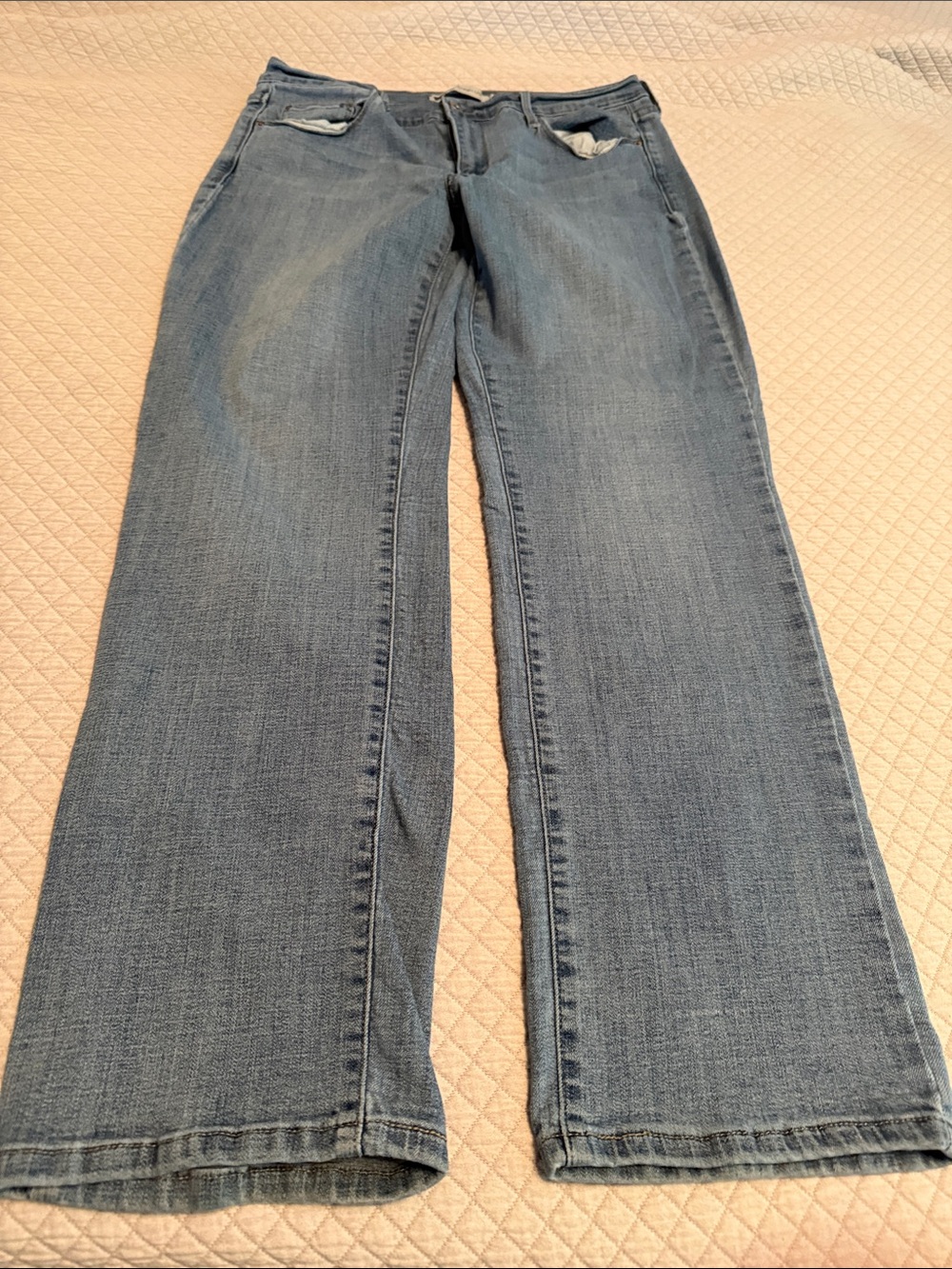 Levi's Straight-Leg Women’s Jeans - Medium Blue